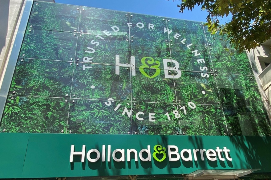 Η διατροφική φιλοσοφία της HOLLAND & BARRETT επεκτείνεται στην Αθήνα