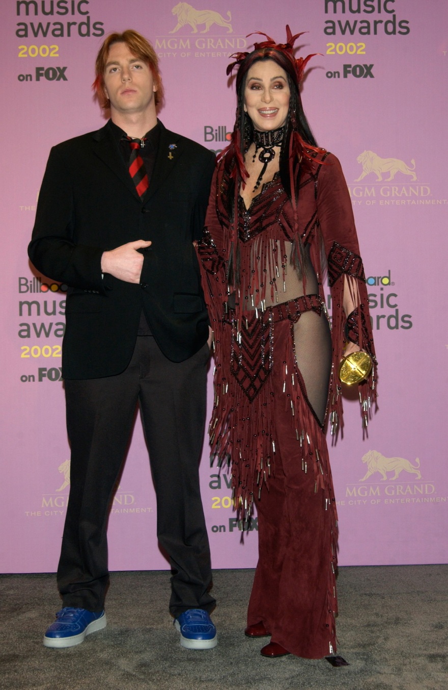 Σερ: Στα δικαστήρια η τραγουδίστρια με τον γιο της - Ζητάει την πλήρη κηδεμονία του γιατί φοβάται για τη ζωή του