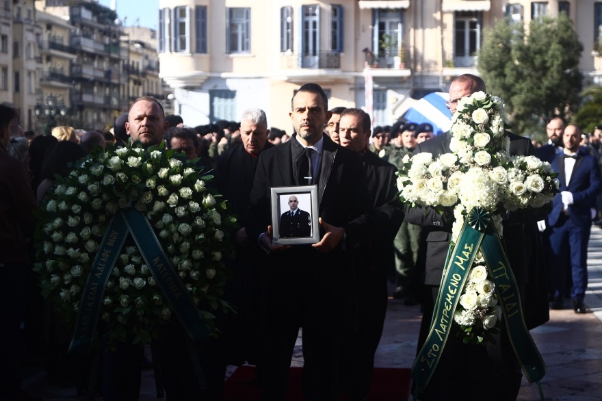 Γιώργος Λυγγερίδης - Θρήνος στην κηδεία του: «Αθάνατος» φώναξαν στην ταφή του (Βίντεο και φωτογραφίες)