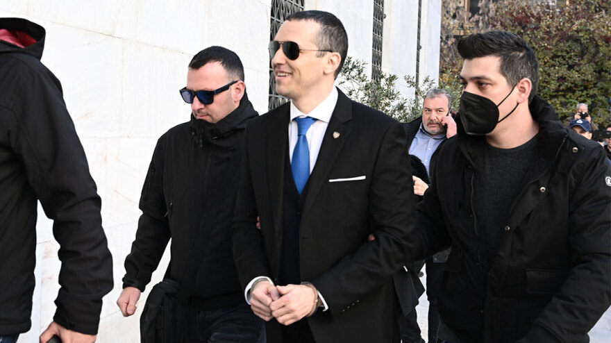 Με χειροπέδες ορκίστηκε σήμερα ο Κασιδιάρης - Δείτε φωτογραφίες
