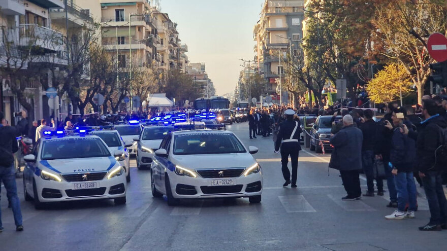 Γιώργος Λυγγερίδης: Η μεγάλη πομπή των αστυνομικών που συνόδευσε τη σορό του στην ταφή (βίντεο & φωτογραφίες)