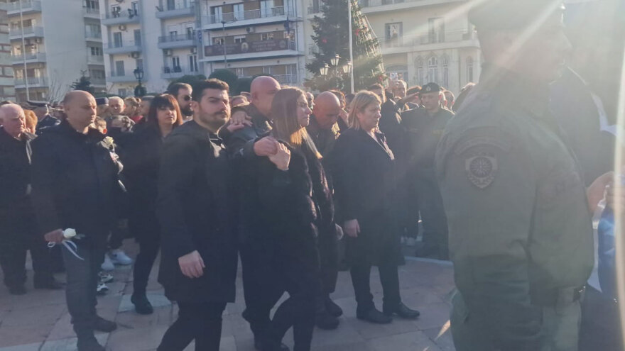 Γιώργος Λυγγερίδης: Η μεγάλη πομπή των αστυνομικών που συνόδευσε τη σορό του στην ταφή (βίντεο & φωτογραφίες)