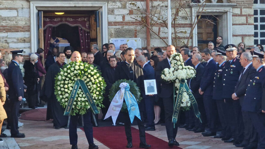 Γιώργος Λυγγερίδης: Η μεγάλη πομπή των αστυνομικών που συνόδευσε τη σορό του στην ταφή (βίντεο & φωτογραφίες)
