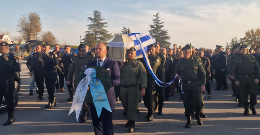 Γιώργος Λυγγερίδης - Θρήνος στην κηδεία του: «Αθάνατος» φώναξαν στην ταφή του (Βίντεο και φωτογραφίες)