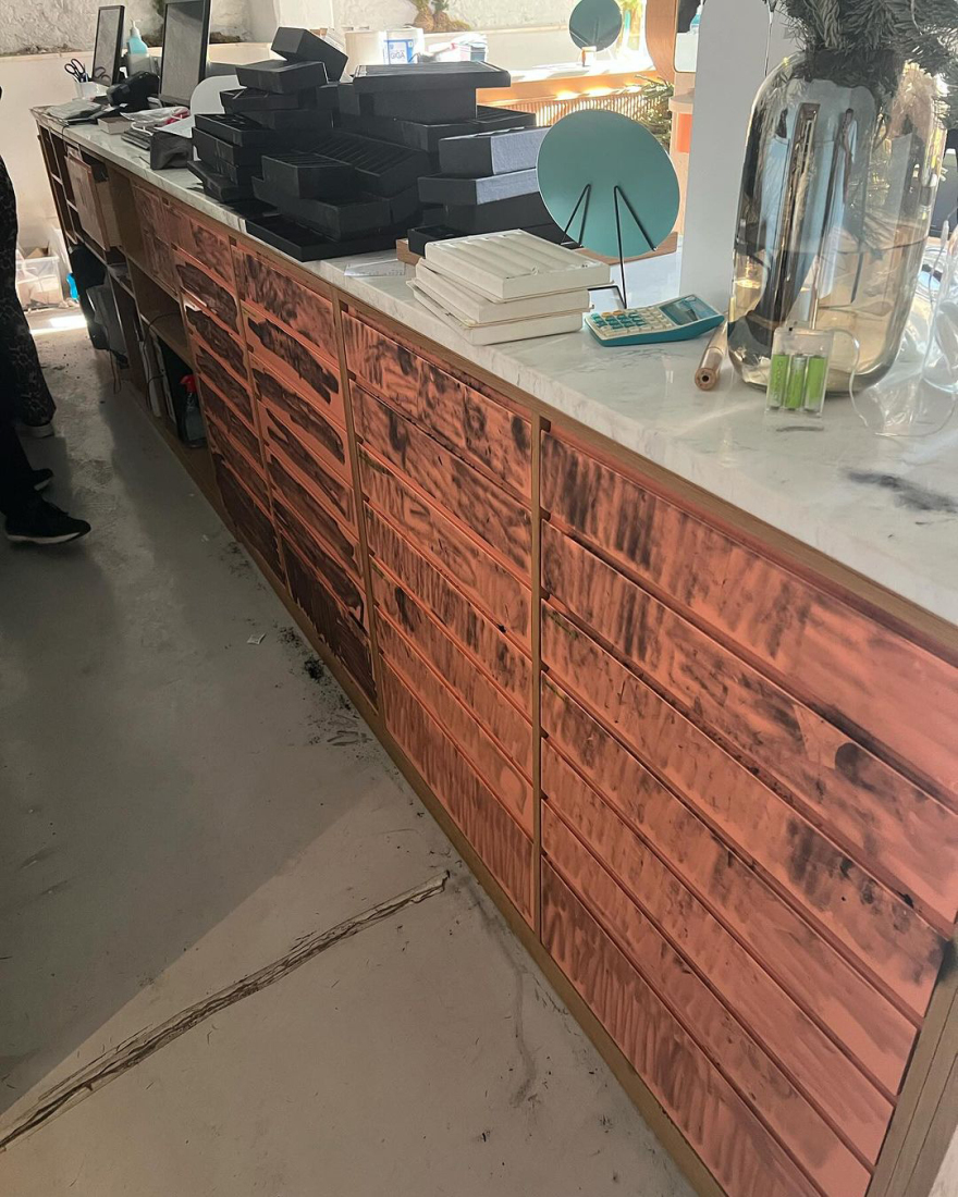 Ριφιφί στο κοσμηματοπωλείο «Πριγκιπώ» - Μέσα σε 6 λεπτά άρπαξαν κοσμήματα αξίας €200.000 - Βίντεο και φωτογραφίες