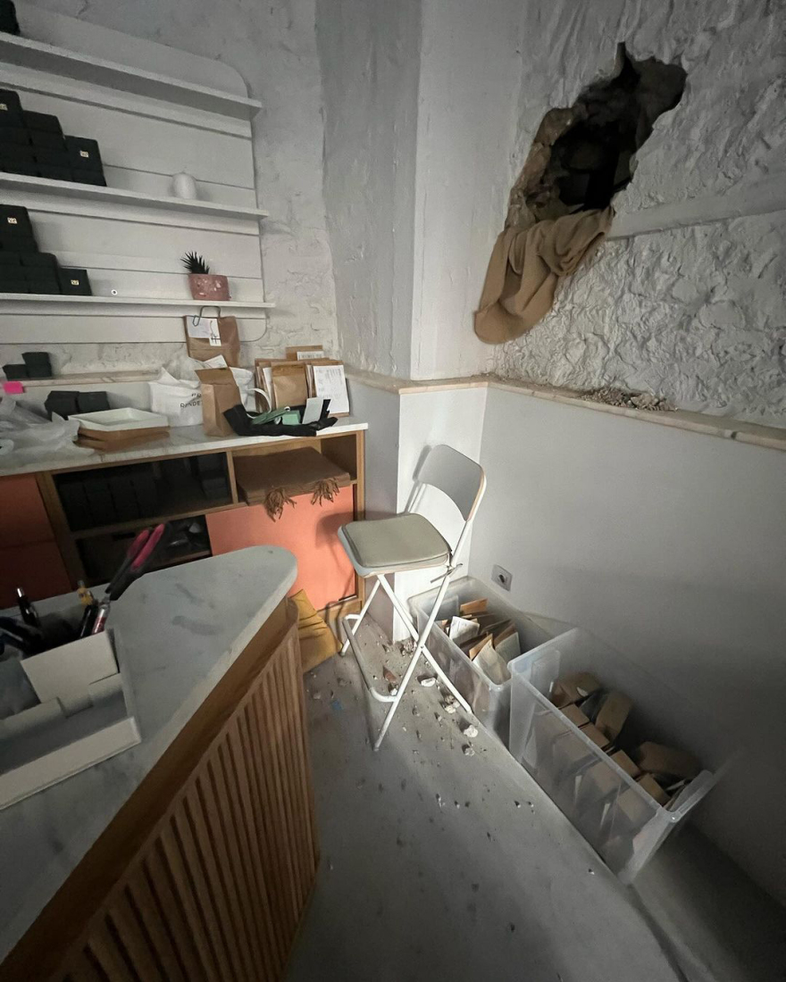 Ριφιφί στο κοσμηματοπωλείο «Πριγκιπώ» - Μέσα σε 6 λεπτά άρπαξαν κοσμήματα αξίας €200.000 - Βίντεο και φωτογραφίες