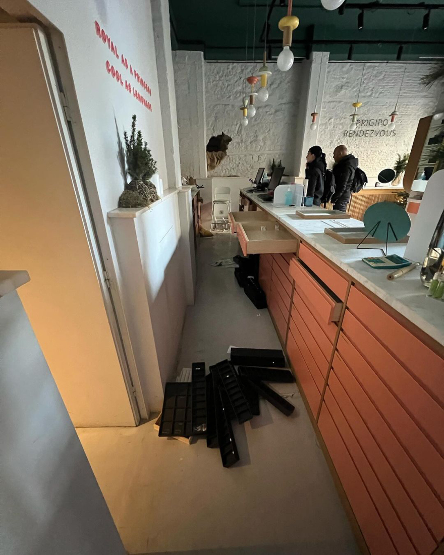 Ριφιφί στο κοσμηματοπωλείο «Πριγκιπώ» - Μέσα σε 6 λεπτά άρπαξαν κοσμήματα αξίας €200.000 - Βίντεο και φωτογραφίες