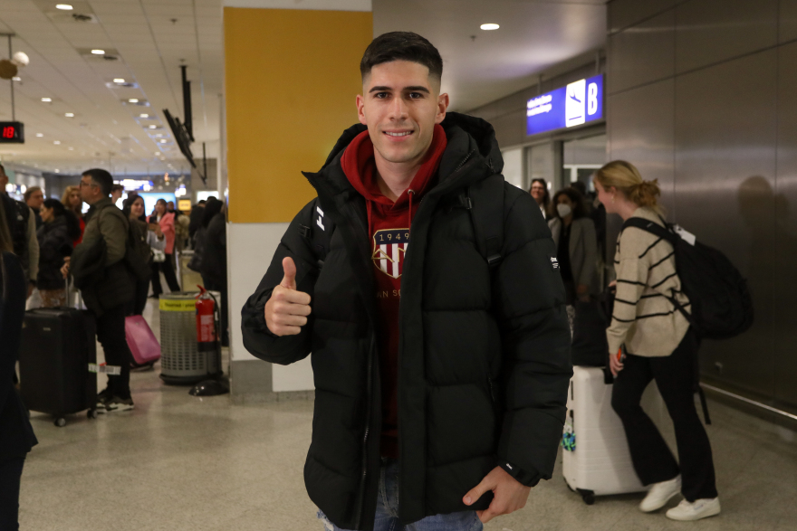 Ολυμπιακός: Έφτασε στην Ελλάδα ο Ναβάρο - «Ήρθα σε ένα μεγάλο σύλλογο για να βάλω γκολ» - Φωτογραφίες 