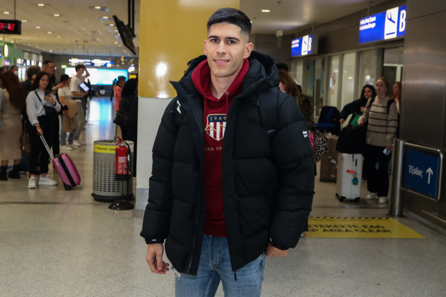Ολυμπιακός: Έφτασε στην Ελλάδα ο Ναβάρο - «Ήρθα σε ένα μεγάλο σύλλογο για να βάλω γκολ» - Φωτογραφίες 