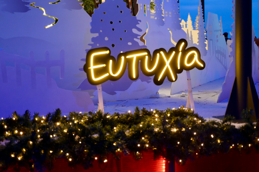 Θεσσαλονίκη: Με πολύχρωμα φαναράκια γέμισε ο ουρανός - Δείτε βίντεο