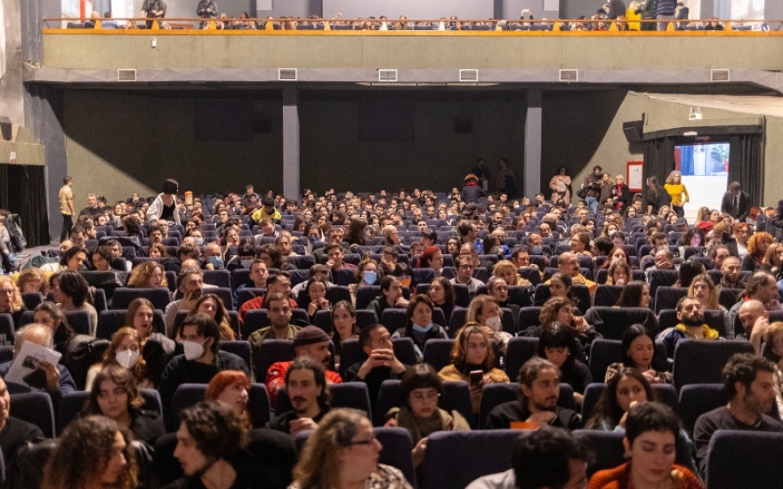 Ιντεάλ: Το τελευταίο χειροκρότημα στον ιστορικό κινηματογράφο - Δείτε βίντεο