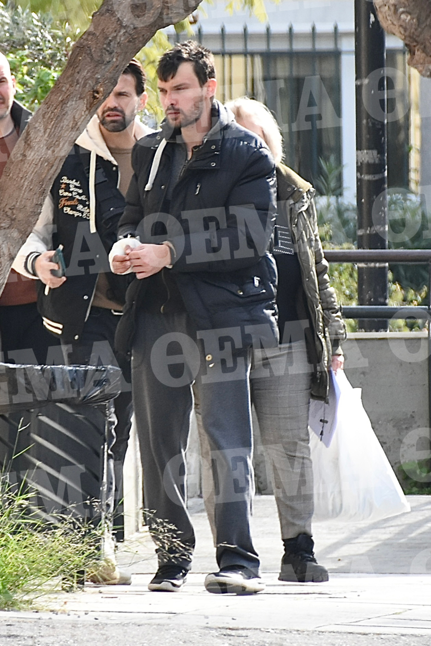 Έγκλημα στο Περιστέρι: Τι είπε στον ανακριτή ο 35χρονος πατροκτόνος - «Ήθελα να σώσω τη μητέρα μου»