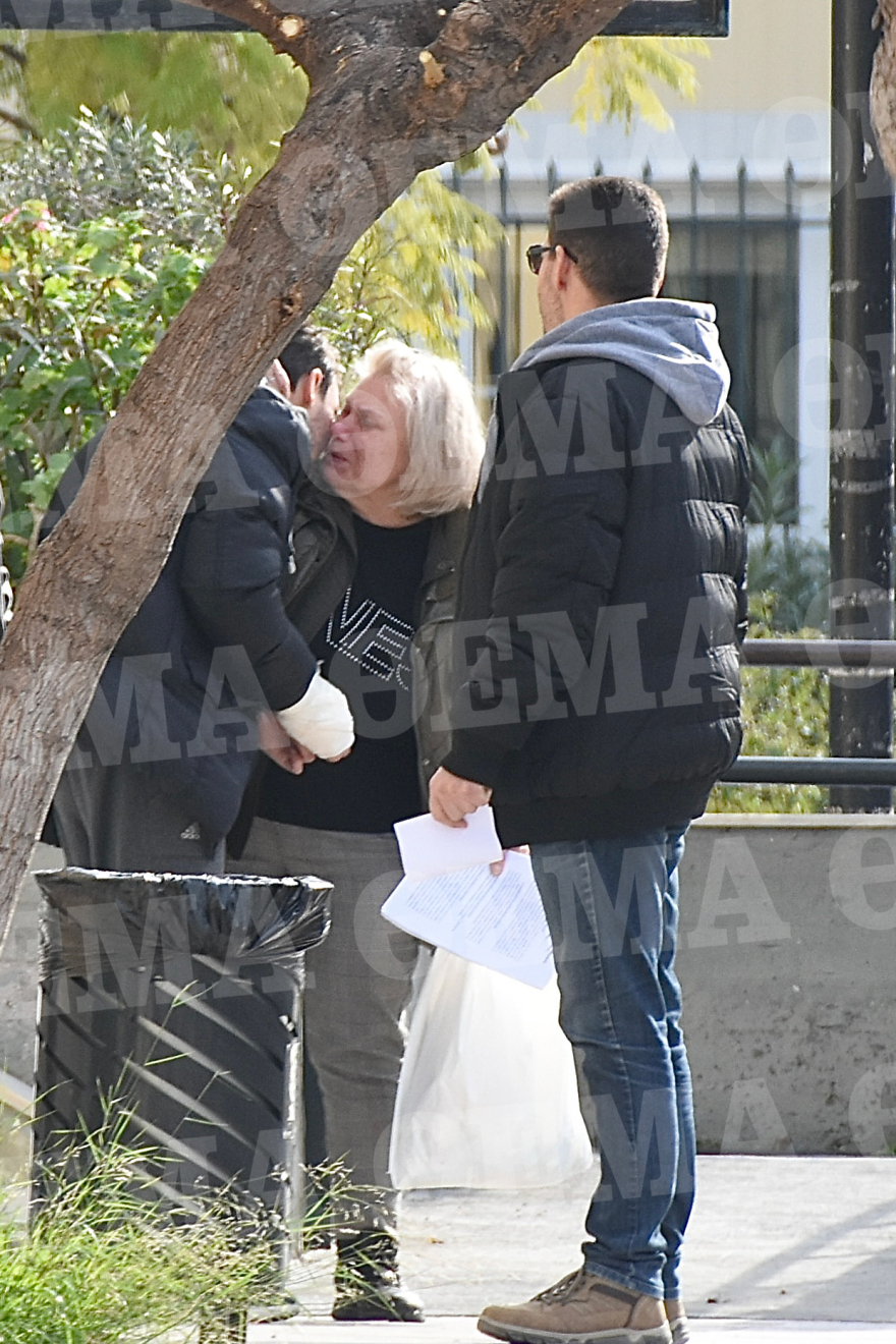 Έγκλημα στο Περιστέρι: Τι είπε στον ανακριτή ο 35χρονος πατροκτόνος - «Ήθελα να σώσω τη μητέρα μου»