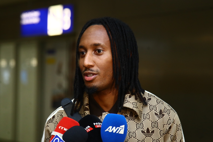 Ολυμπιακός: Έφτασε στην Αθήνα ο Ζέλσον Μαρτίνς - «Χαρούμενος που είμαι εδώ και θα παίξω πάλι με τον Ποντένσε» - Βίντεο