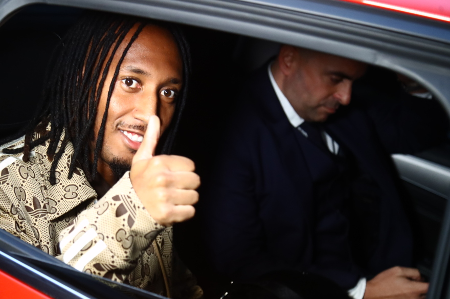 Ολυμπιακός: Έφτασε στην Αθήνα ο Ζέλσον Μαρτίνς - «Χαρούμενος που είμαι εδώ και θα παίξω πάλι με τον Ποντένσε» - Βίντεο