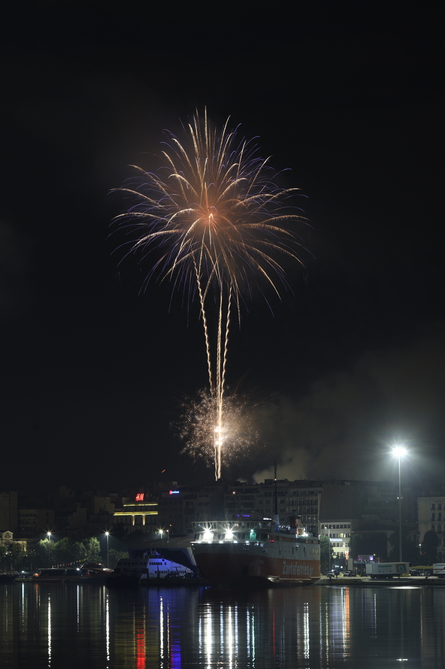 Πρωτοχρονιά: Η Ελλάδα υποδέχτηκε το 2024, καλή χρονιά σε όλους με γιορτές και πυροτεχνήματα