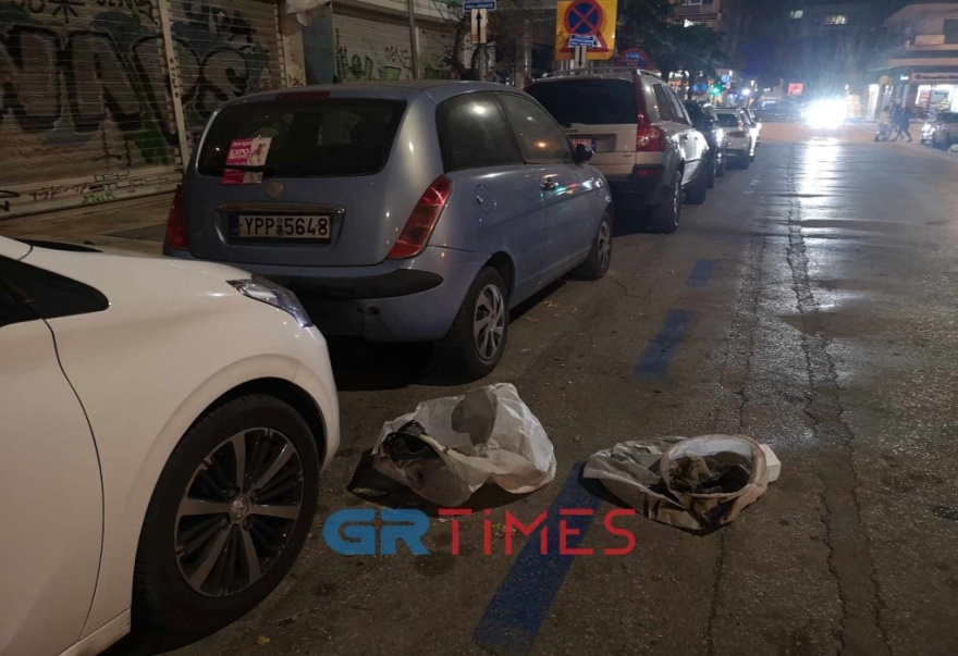 Χιλιάδες πεταμένα φαναράκια στους δρόμους της Θεσσαλονίκης ακόμη και στον Θερμαϊκό - Βίντεο και φωτογραφίες