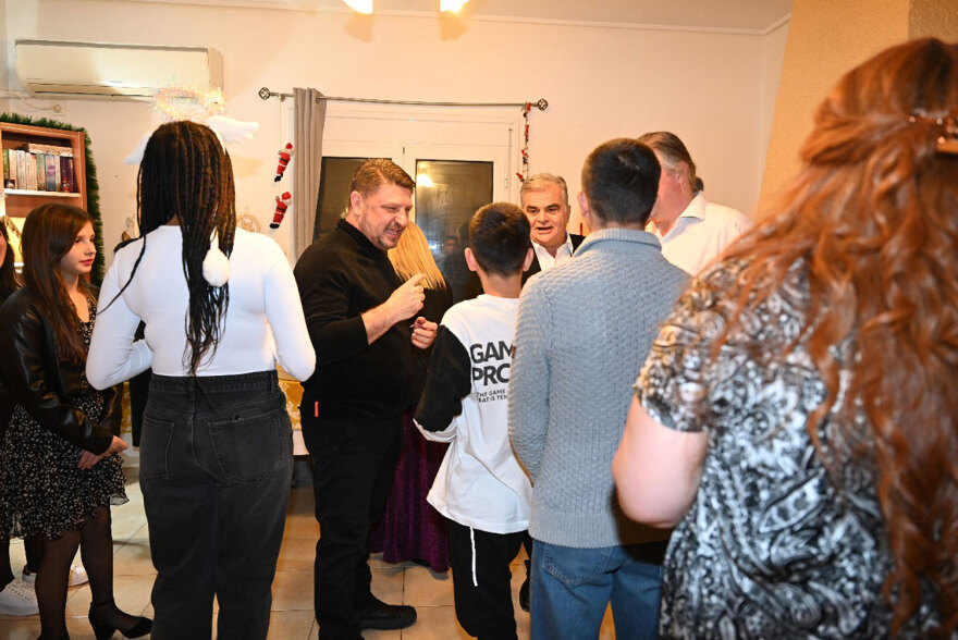 Η ξεχωριστή Πρωτοχρονιά του νέου Περιφερειάρχη Αττικής, Νίκου Χαρδαλιά - Δείτε βίντεο και φωτογραφίες