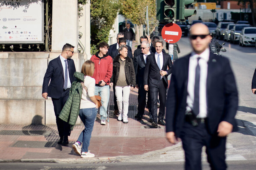 Μητσοτάκης και Τασούλας ήπιαν τον πρώτο καφέ της χρονιάς στο Κολωνάκι – Βίντεο, φωτογραφίες