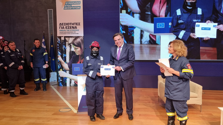 Κάλλι Σαΐνη: Η Αρχιπύραρχος που κρατάει στα χέρια της την πολιτική προστασία για τους πρόσφυγες