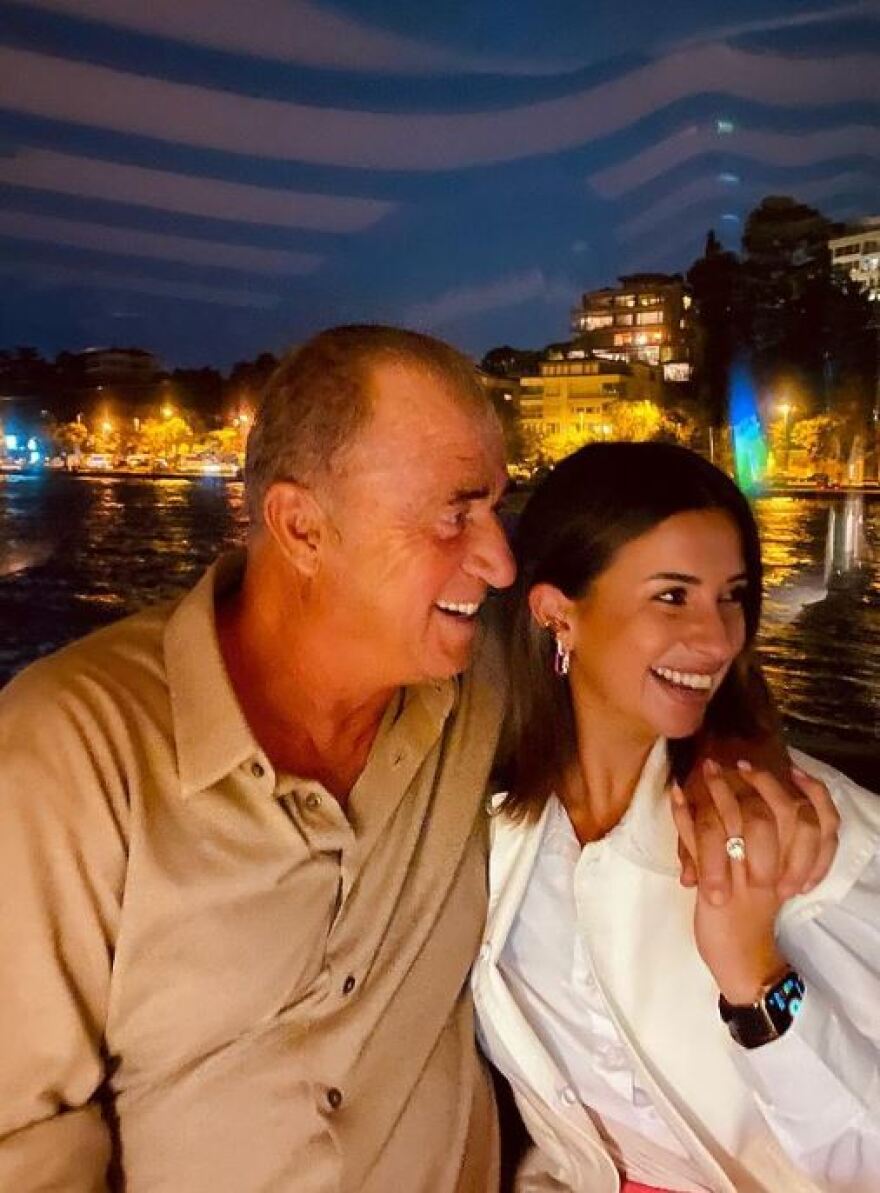 Μπουσέ Τερίμ: Πρωτοχρονιά στην Αθήνα με βόλτα στα Αναφιώτικα και χωριάτικη σαλάτα - Φωτογραφίες 