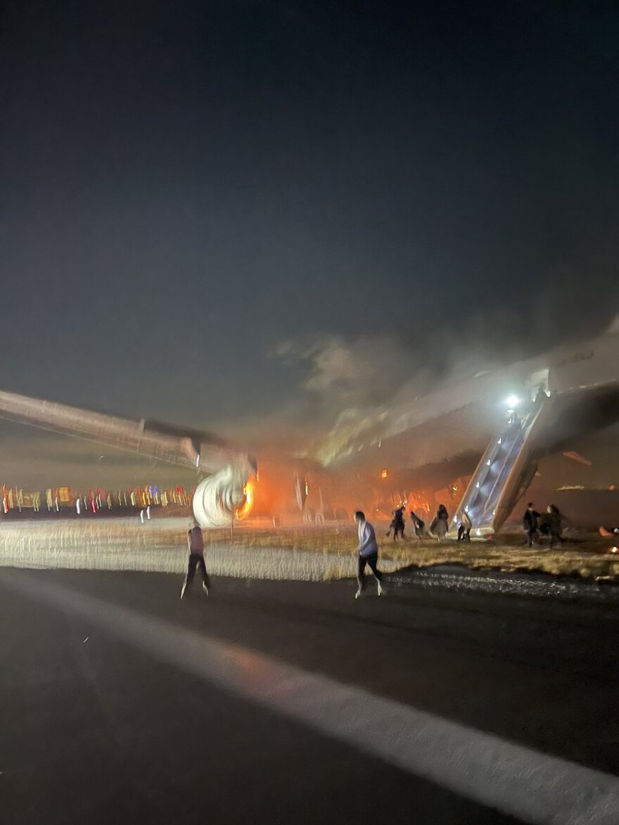 Συναγερμός στην Ιαπωνία - Φωτιά σε αεροσκάφος της Japan Airlines στην προσγείωση