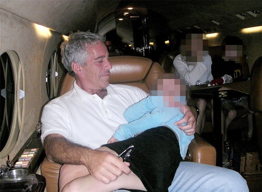 Τζέφρι Έπσταϊν: Στο φως η λίστα με τους φίλους και πελάτες του - Δημοσιοποιήθηκαν πάνω από 150 ονόματα