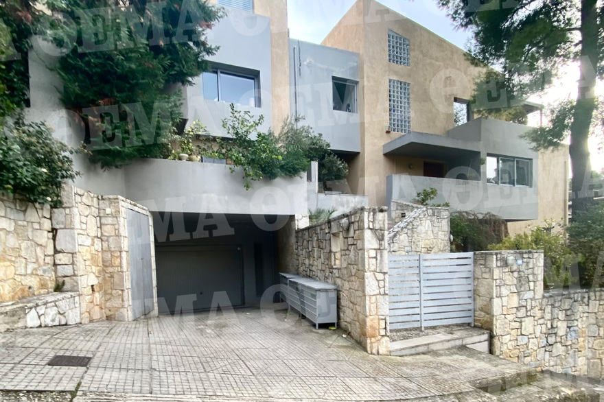 Δροσιά: Εισέβαλαν σε σπίτι δικηγόρου, έκλεψαν χρήματα και έφυγαν με την Porsche του