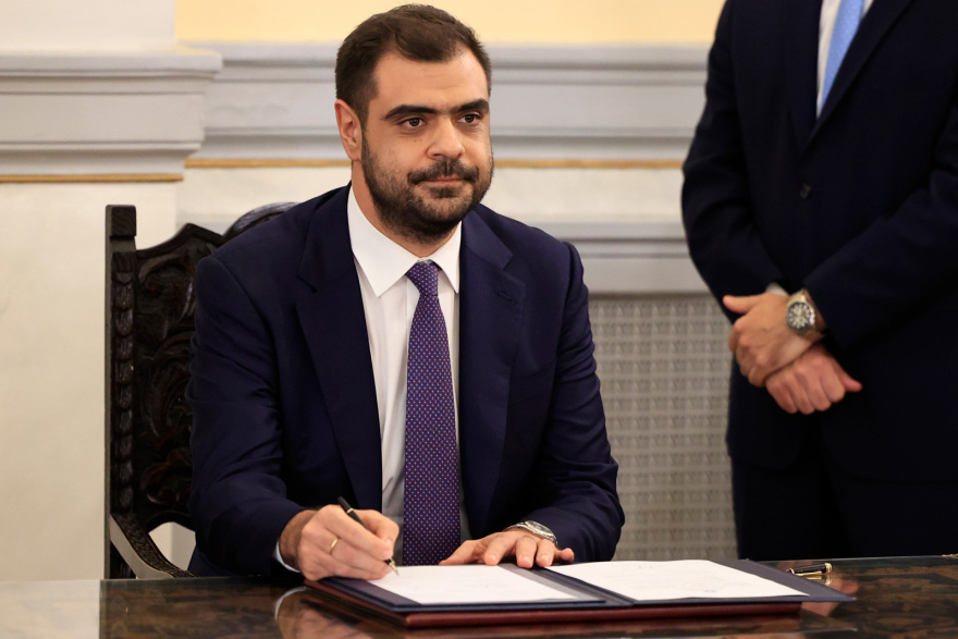 Ορκίστηκαν οι νέοι υπουργοί και υφυπουργοί - Δείτε βίντεο