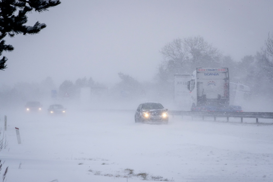 Καιρός: Εγκλωβισμένοι οδηγοί από το χιόνι σε αυτοκινητοδρόμους της Σουηδίας και της Δανίας - Ρεκόρ ψύχους
