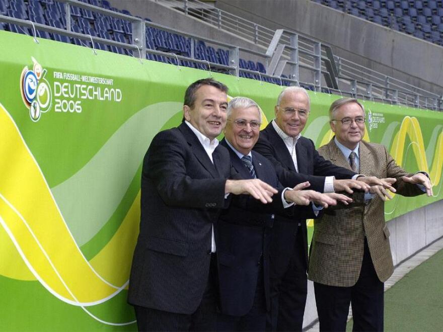 «Δεν λάδωσε ο Μπεκενμπάουερ για το Μουντιάλ 2006», λένε Σόιμπλε και Φίσερ στο ντοκιμαντέρ για τον Κάιζερ - Δείτε βίντεο