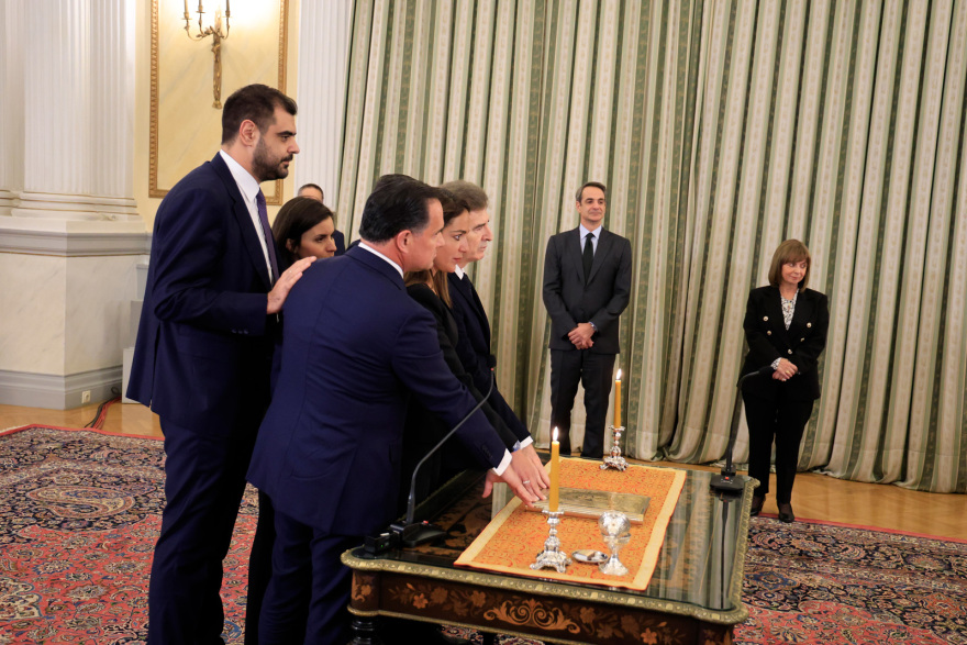 Ορκίστηκαν οι νέοι υπουργοί και υφυπουργοί - Δείτε βίντεο