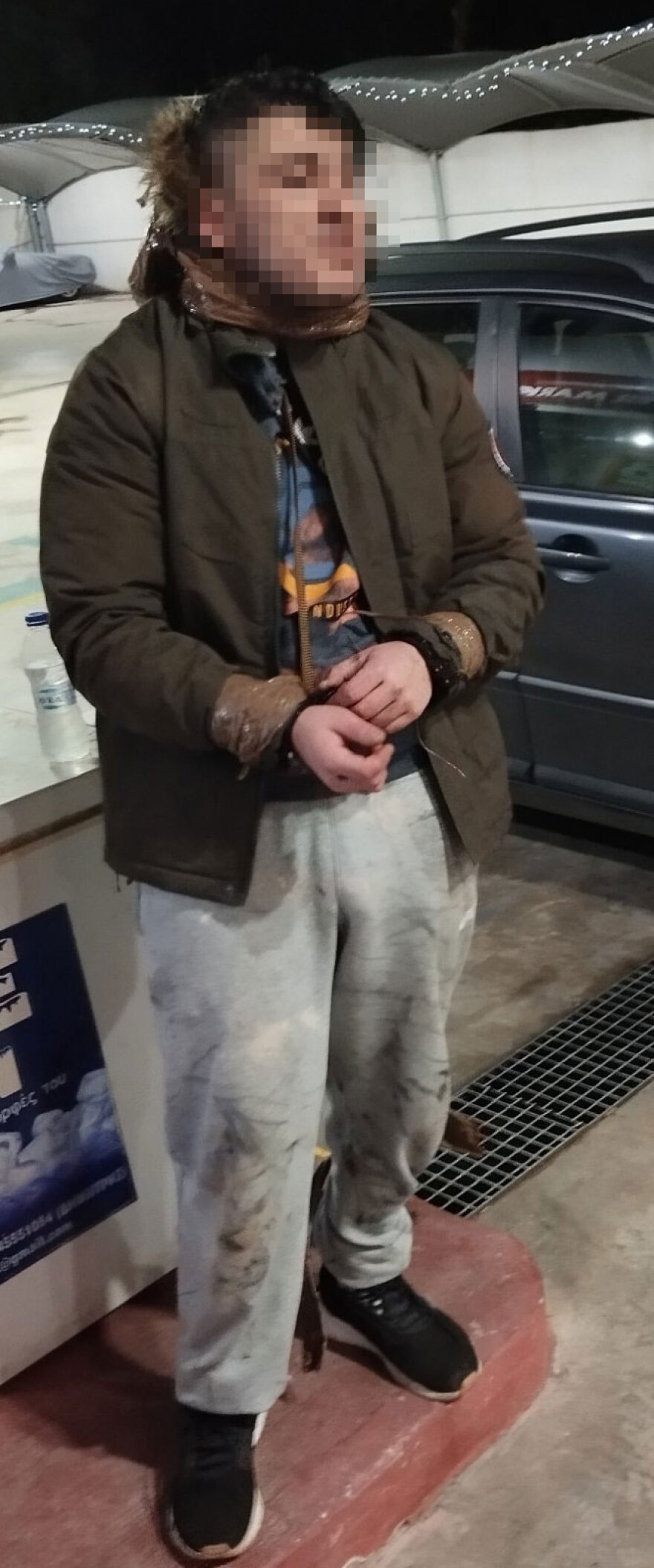 Ανάβυσσος: Καρέ καρέ η στιγμή που ο 29χρονος προγραμματιστής έχει μόλις διαφύγει από τους απαγωγείς του - Φωτογραφίες