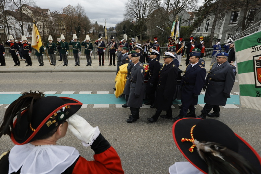 Γερμανία: Κηδεύτηκε ο Βόλφγκανκ Σόιμπλε - Υποβασταζόμενη η σύζυγός του, δείτε φωτογραφίες