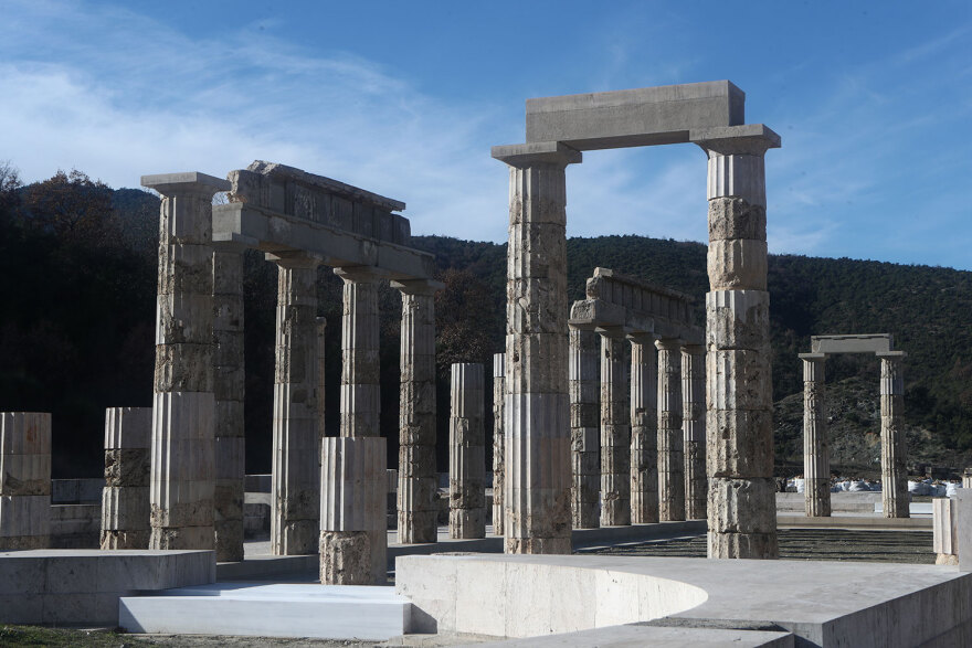 Αιγές: Εντυπωσιακές φωτογραφίες από το αναστηλωμένο ανάκτορο που στέφθηκε βασιλιάς ο Μέγας Αλέξανδρος