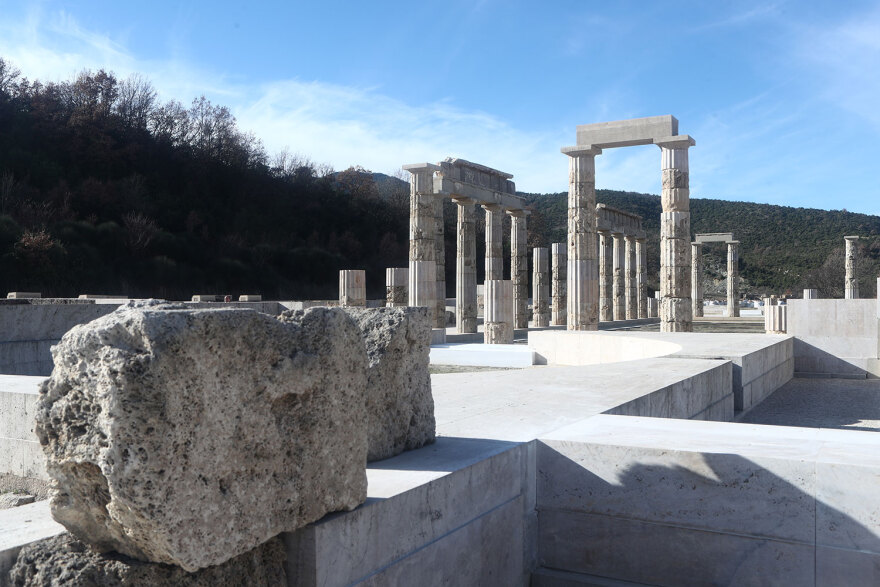 Αιγές: Εντυπωσιακές φωτογραφίες από το αναστηλωμένο ανάκτορο που στέφθηκε βασιλιάς ο Μέγας Αλέξανδρος