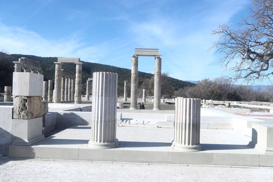 Αιγές: Εντυπωσιακές φωτογραφίες από το αναστηλωμένο ανάκτορο που στέφθηκε βασιλιάς ο Μέγας Αλέξανδρος