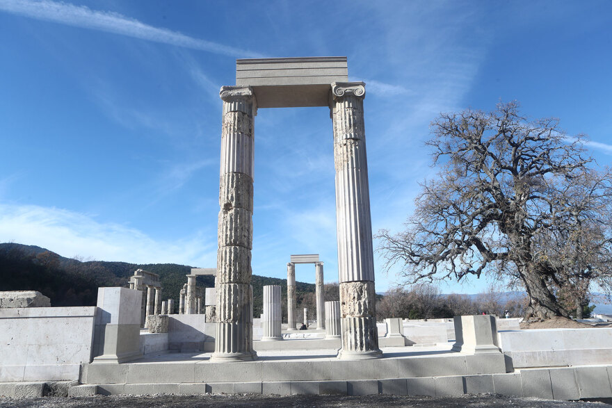 Αιγές: Εντυπωσιακές φωτογραφίες από το αναστηλωμένο ανάκτορο που στέφθηκε βασιλιάς ο Μέγας Αλέξανδρος