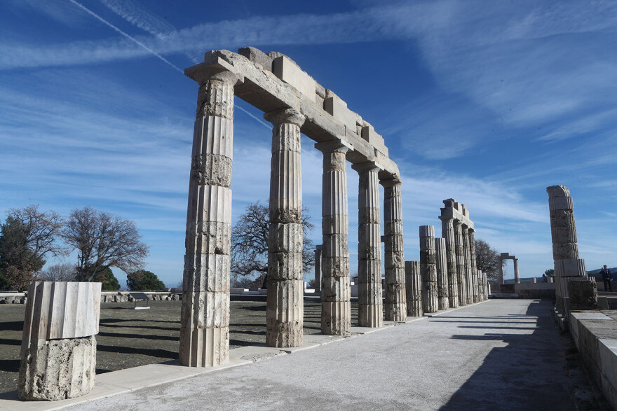 Αιγές: Εντυπωσιακές φωτογραφίες από το αναστηλωμένο ανάκτορο που στέφθηκε βασιλιάς ο Μέγας Αλέξανδρος
