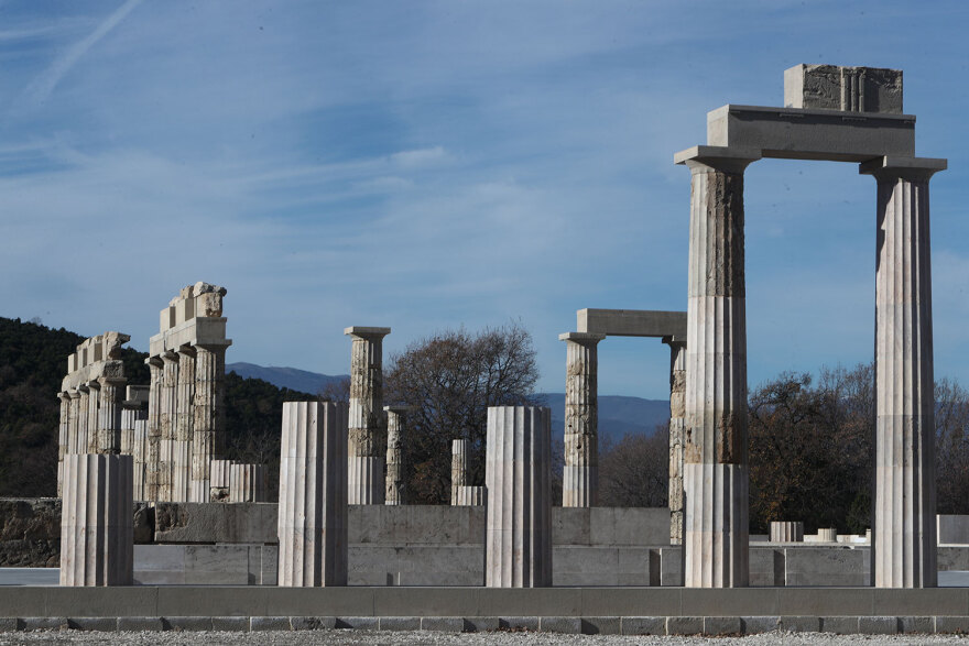 Αιγές: Εντυπωσιακές φωτογραφίες από το αναστηλωμένο ανάκτορο που στέφθηκε βασιλιάς ο Μέγας Αλέξανδρος