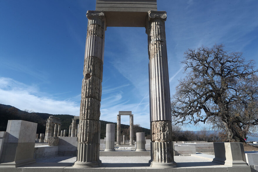 Αιγές: Εντυπωσιακές φωτογραφίες από το αναστηλωμένο ανάκτορο που στέφθηκε βασιλιάς ο Μέγας Αλέξανδρος