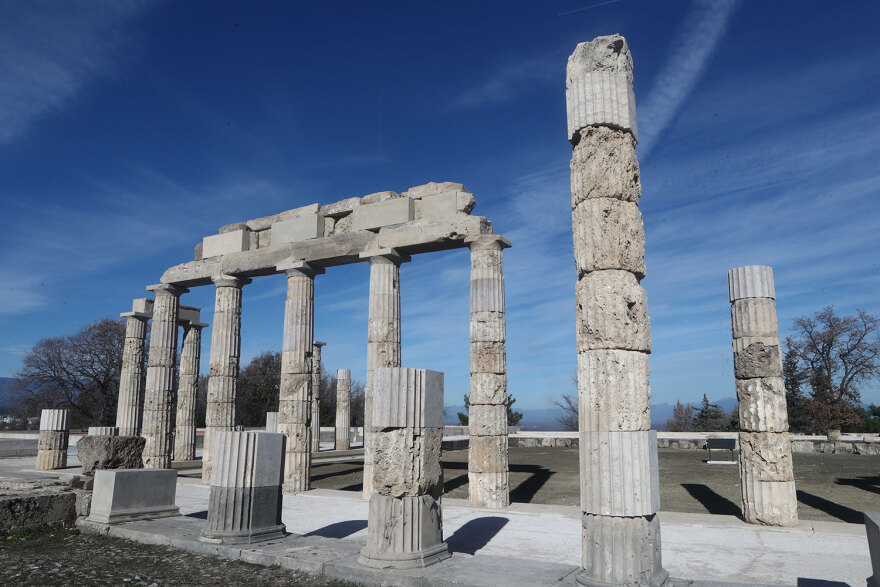 Αιγές: Εντυπωσιακές φωτογραφίες από το αναστηλωμένο ανάκτορο που στέφθηκε βασιλιάς ο Μέγας Αλέξανδρος