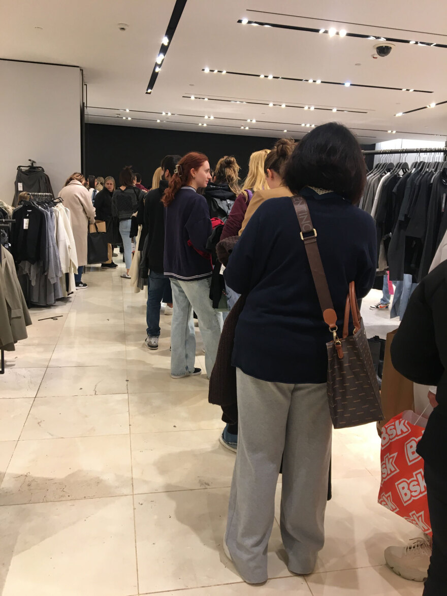 Πρεμιέρα για τις χειμερινές εκπτώσεις - Ποιες Κυριακές θα είναι ανοικτά τα καταστήματα