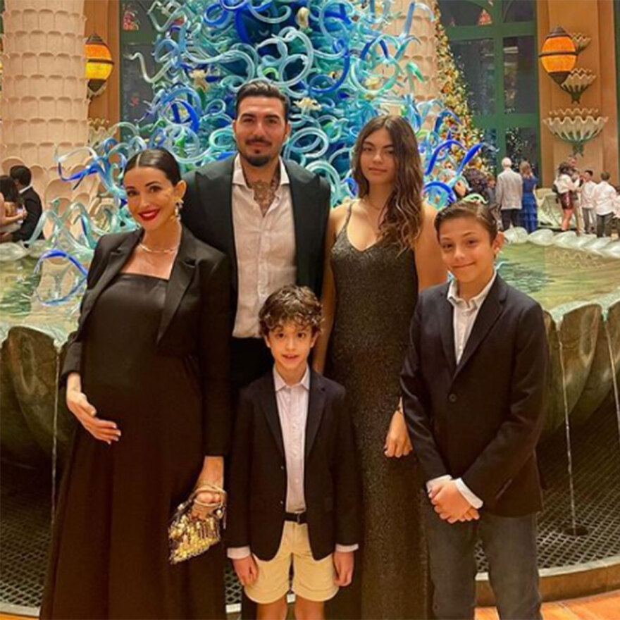 Οι Έλληνες celebrities που υποδέχθηκαν το 2024 στο Ντουμπάι με βουτιές και πάρτι 