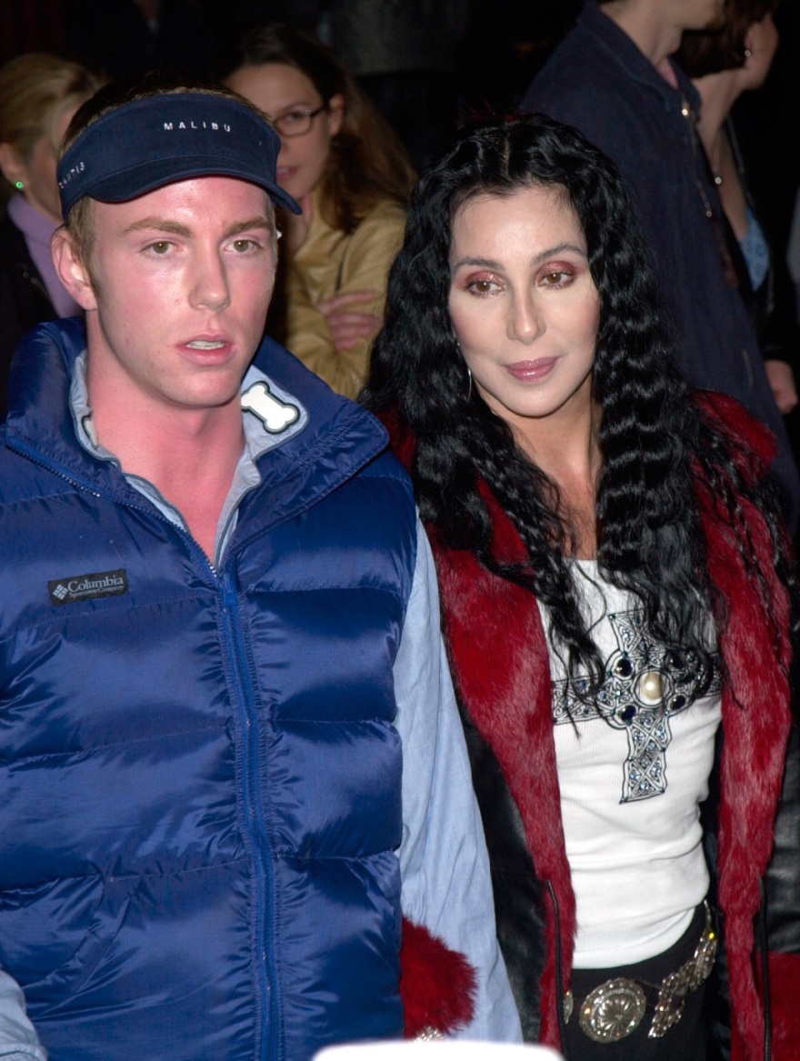 Σερ: Λέει ότι ο γιος της αγνοείται, φοβάται ότι ξοδεύει τα χρήματά του σε ναρκωτικά