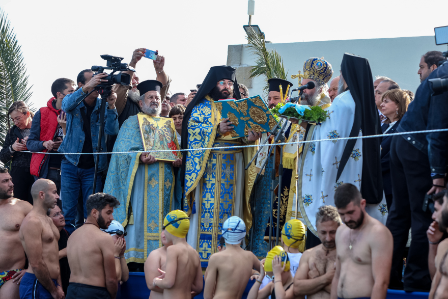 «Ο εορτασμός της βάφτισης του Χριστού εκφράζει την ανάγκη της πνευματικής αναγέννησης» το μήνυμα της Σακελλαροπούλου