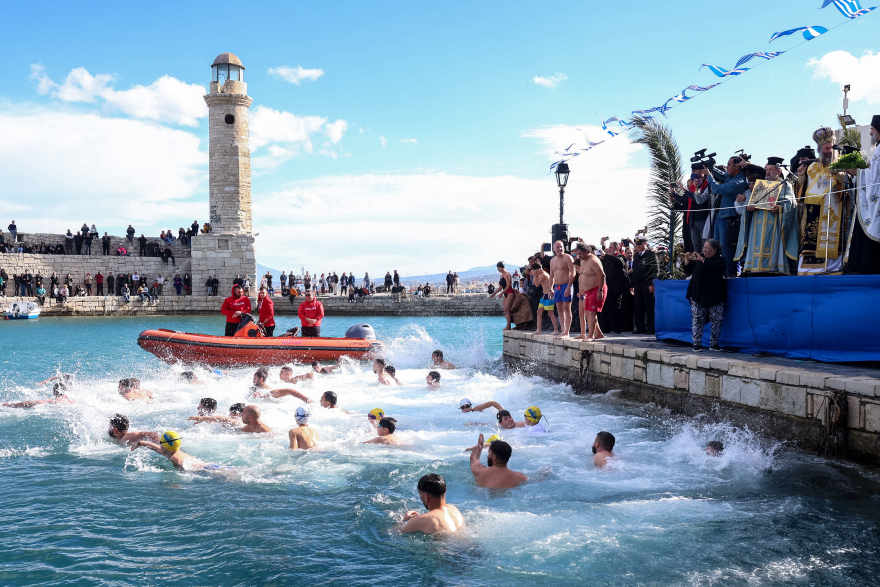 «Ο εορτασμός της βάφτισης του Χριστού εκφράζει την ανάγκη της πνευματικής αναγέννησης» το μήνυμα της Σακελλαροπούλου