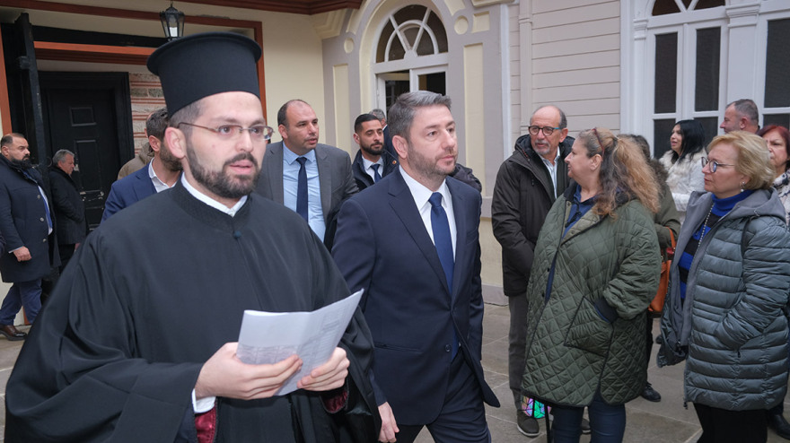 Κασσελάκης και Ανδρουλάκης: Με απόσταση στη Θεία Λειτουργία και στον καθαγιασμό των υδάτων στο Φανάρι - Δείτε βίντεο