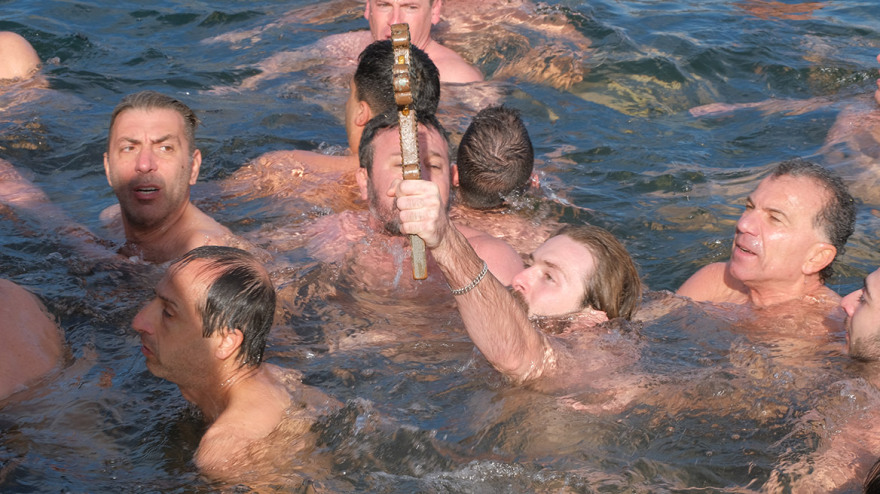 Κασσελάκης και Ανδρουλάκης: Με απόσταση στη Θεία Λειτουργία και στον καθαγιασμό των υδάτων στο Φανάρι - Δείτε βίντεο