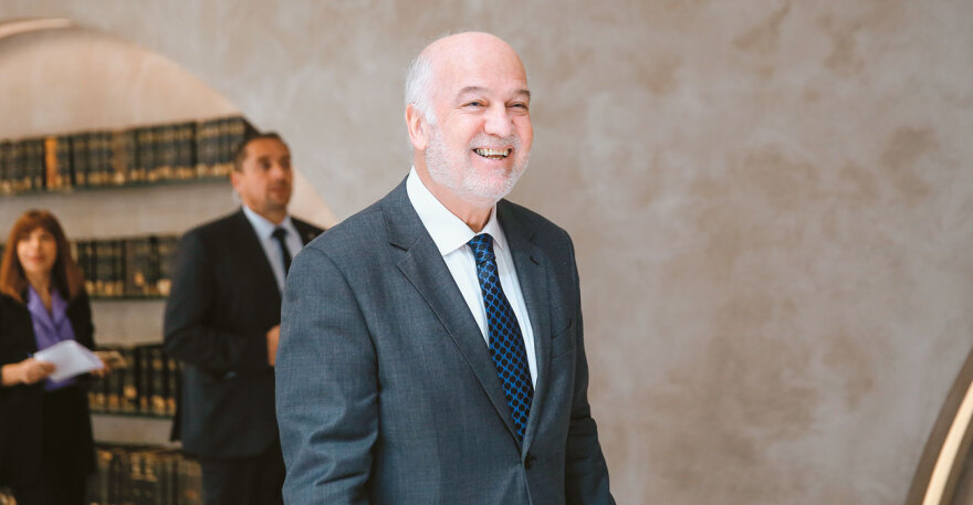 Νομοσχέδιο Φλωρίδη: Λουκέτο και βαριά πρόστιμα σε εταιρείες που δίνουν μίζες